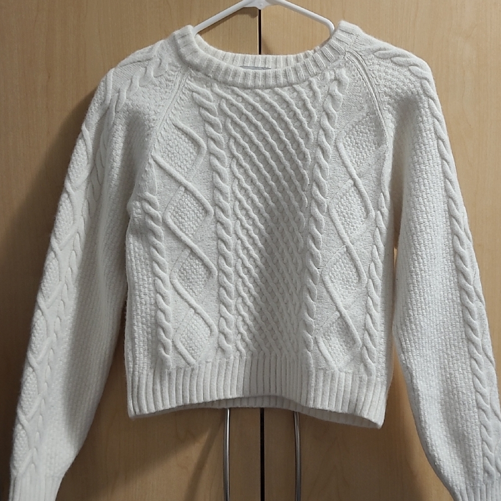 Classic Cable Knit Crewneck Sweater - White